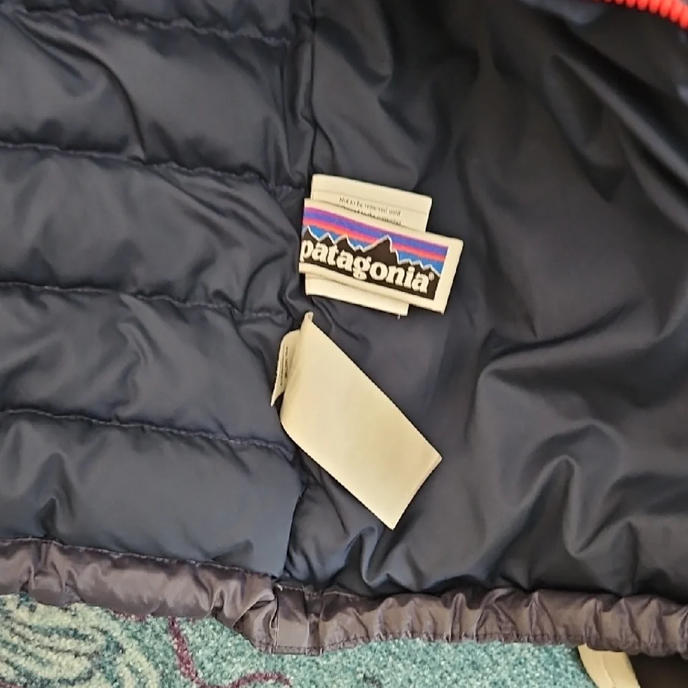 Patagonia Dark Blue Jacket with Red Zippers - Picture 5 of 7
